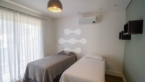 Casa con piscina para 8 personas.