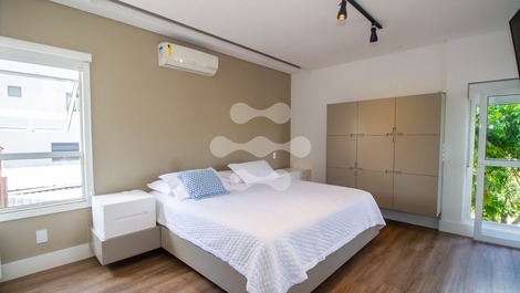 Casa con piscina para 8 personas.