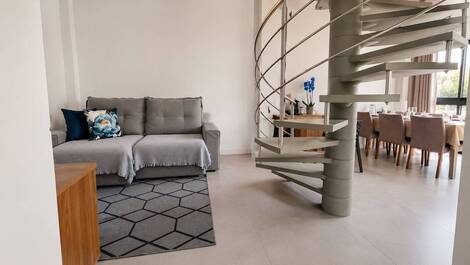 Apartamento Garden Dúplex na Praia de Mariscal