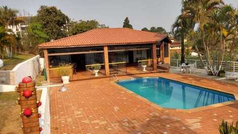 🏡 Casa de campo con 2 suites + 1 dormitorio y una gran zona gourmet.