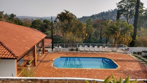 🏡 Casa de campo con 2 suites + 1 dormitorio y una gran zona gourmet.