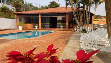 🏡 Casa de campo con 2 suites + 1 dormitorio y una gran zona gourmet.