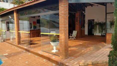 🏡 Casa de campo con 2 suites + 1 dormitorio y una gran zona gourmet.