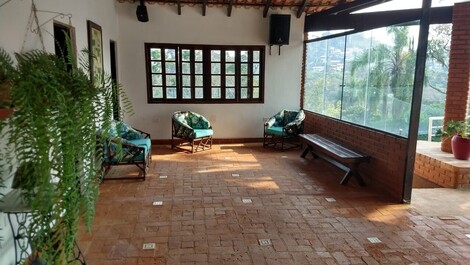 🏡 Casa de campo con 2 suites + 1 dormitorio y una gran zona gourmet.
