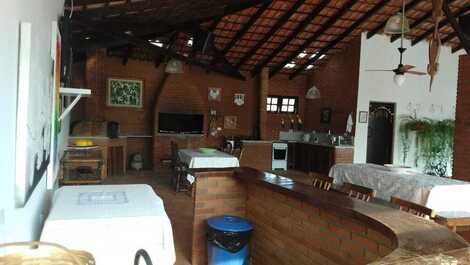 🏡 Casa de campo con 2 suites + 1 dormitorio y una gran zona gourmet.