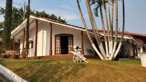🏡 Casa de campo con 2 suites + 1 dormitorio y una gran zona gourmet.