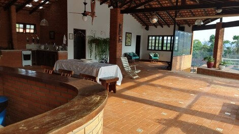 🏡 Casa de campo con 2 suites + 1 dormitorio y una gran zona gourmet.