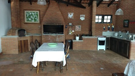 🏡 Casa de campo con 2 suites + 1 dormitorio y una gran zona gourmet.