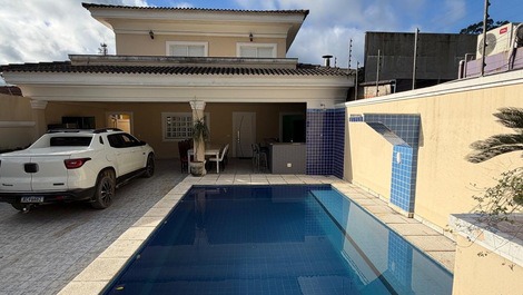 Excelente mansão na praia do Pernambuco - 300 metros da praia