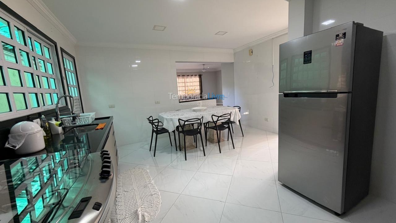 Casa para aluguel de temporada em Guarujá (Praia do Pernambuco)