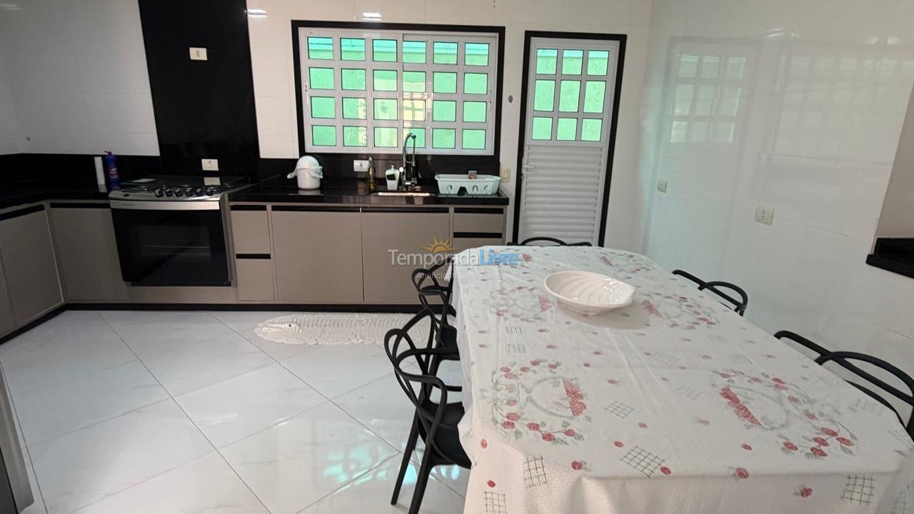 Casa para aluguel de temporada em Guarujá (Praia do Pernambuco)