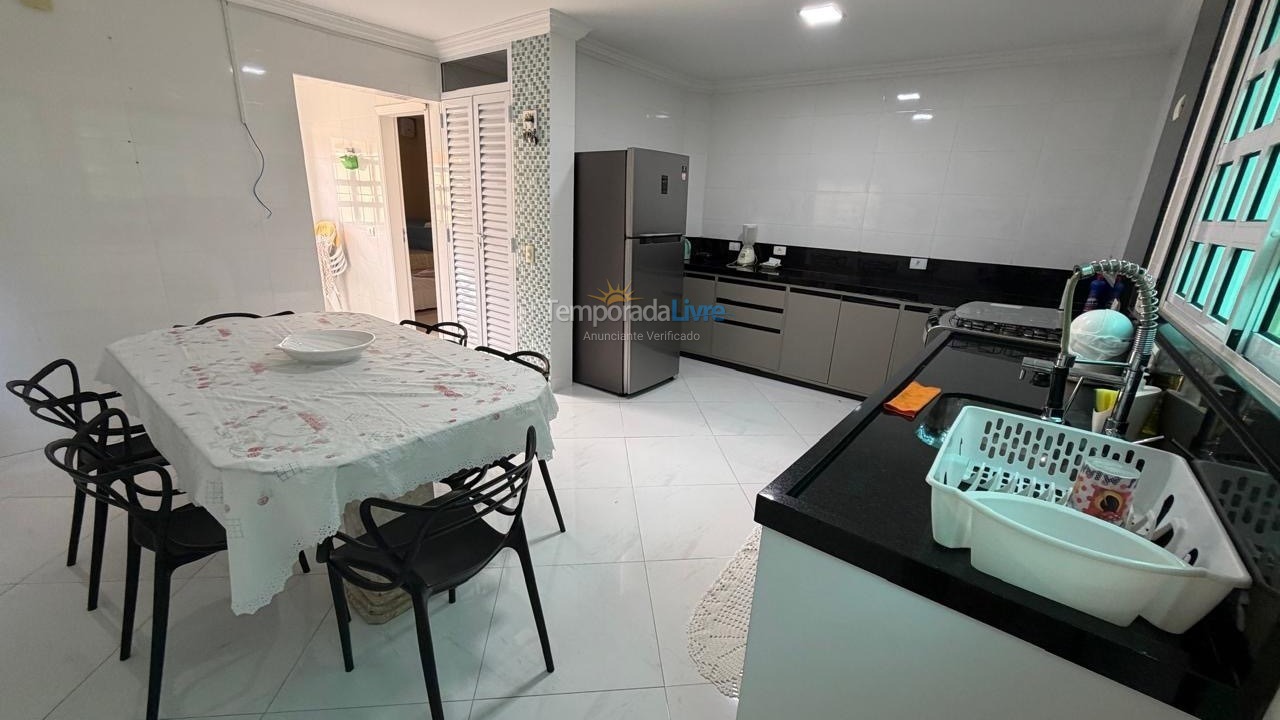 Casa para aluguel de temporada em Guarujá (Praia do Pernambuco)