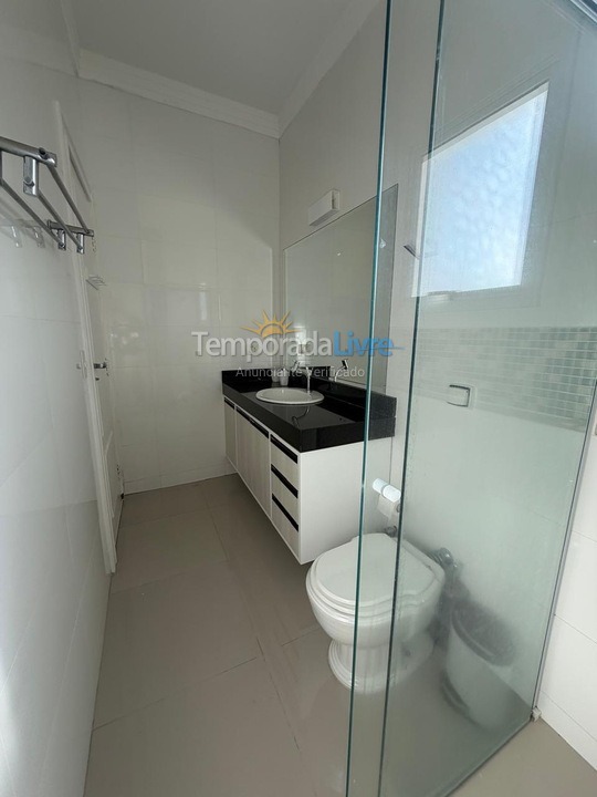 Casa para aluguel de temporada em Guarujá (Praia do Pernambuco)