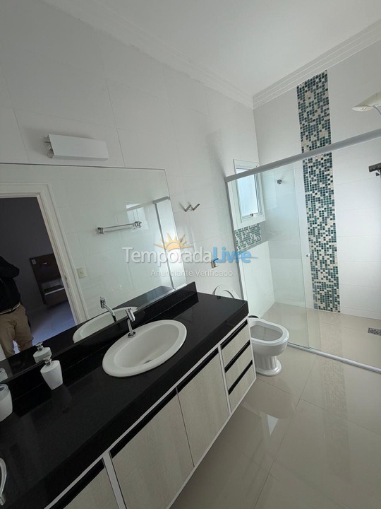 Casa para aluguel de temporada em Guarujá (Praia do Pernambuco)