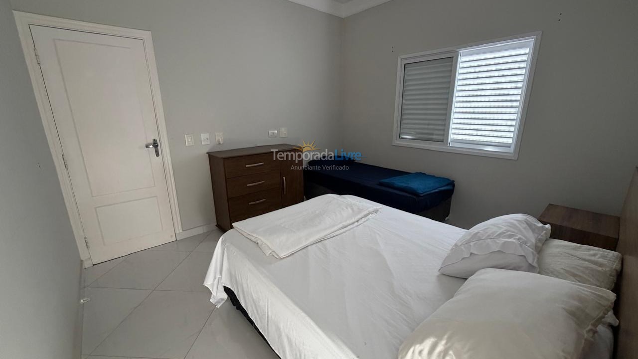 Casa para aluguel de temporada em Guarujá (Praia do Pernambuco)
