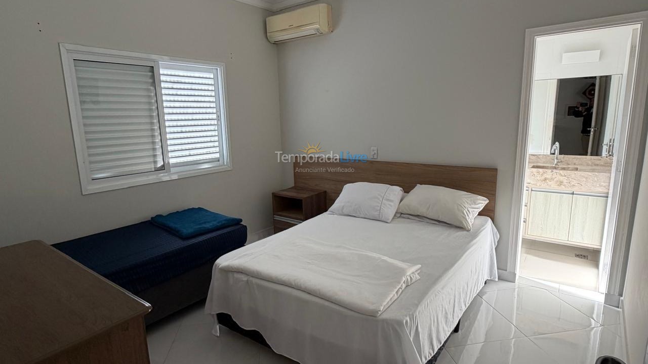Casa para aluguel de temporada em Guarujá (Praia do Pernambuco)