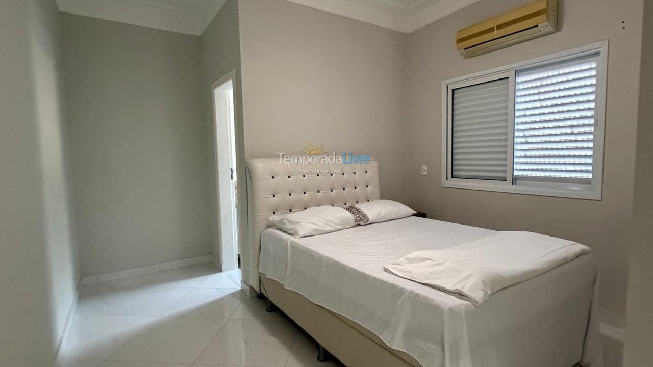 Casa para aluguel de temporada em Guarujá (Praia do Pernambuco)