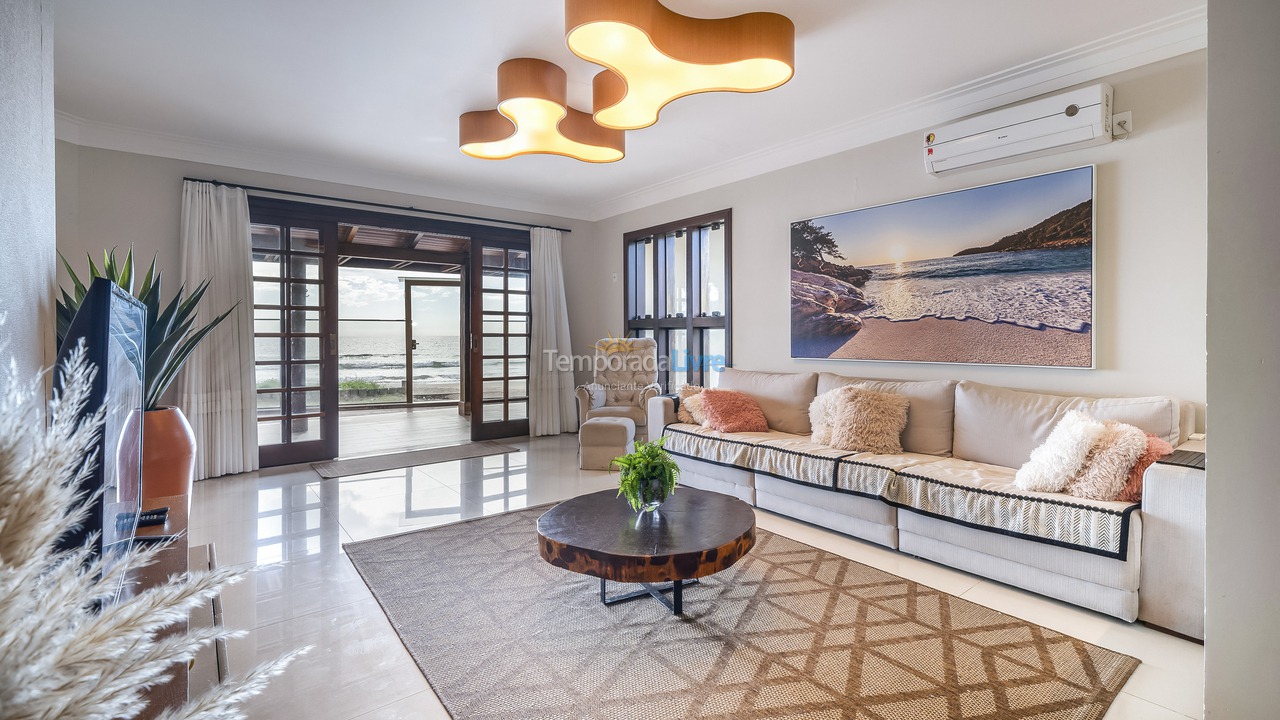 Casa para aluguel de temporada em Bombinhas (Praia de Bombas)