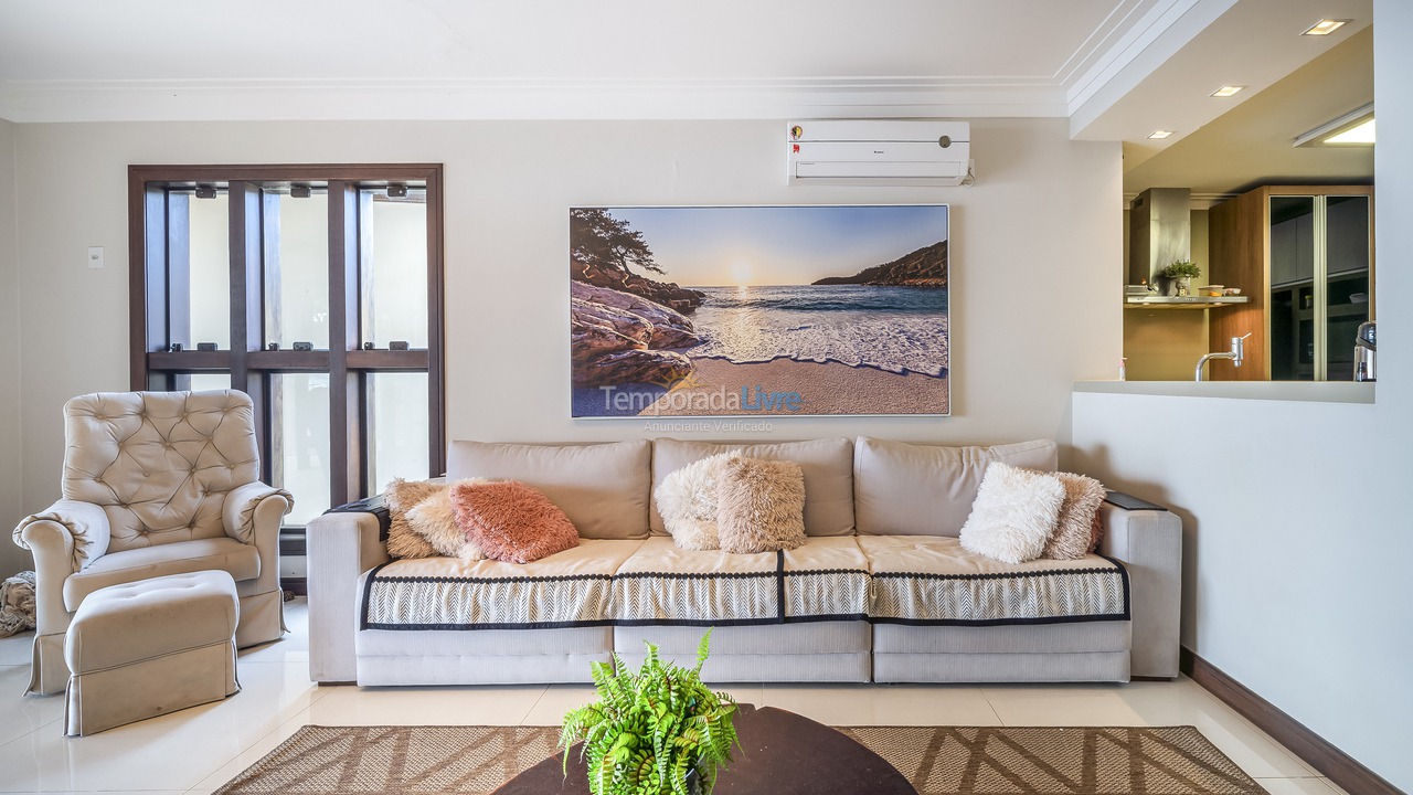 Casa para aluguel de temporada em Bombinhas (Praia de Bombas)