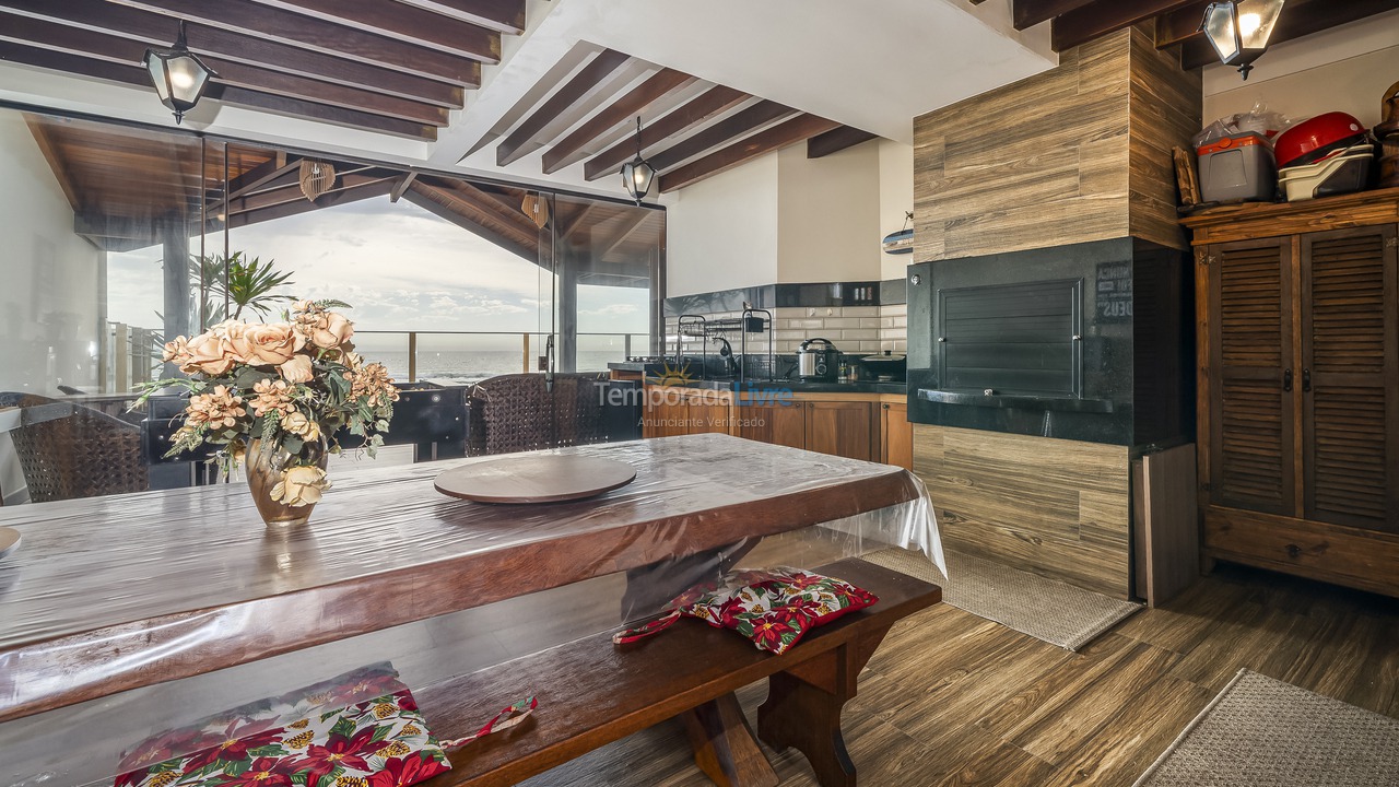 Casa para aluguel de temporada em Bombinhas (Praia de Bombas)