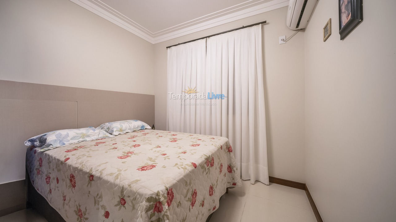 Casa para aluguel de temporada em Bombinhas (Praia de Bombas)