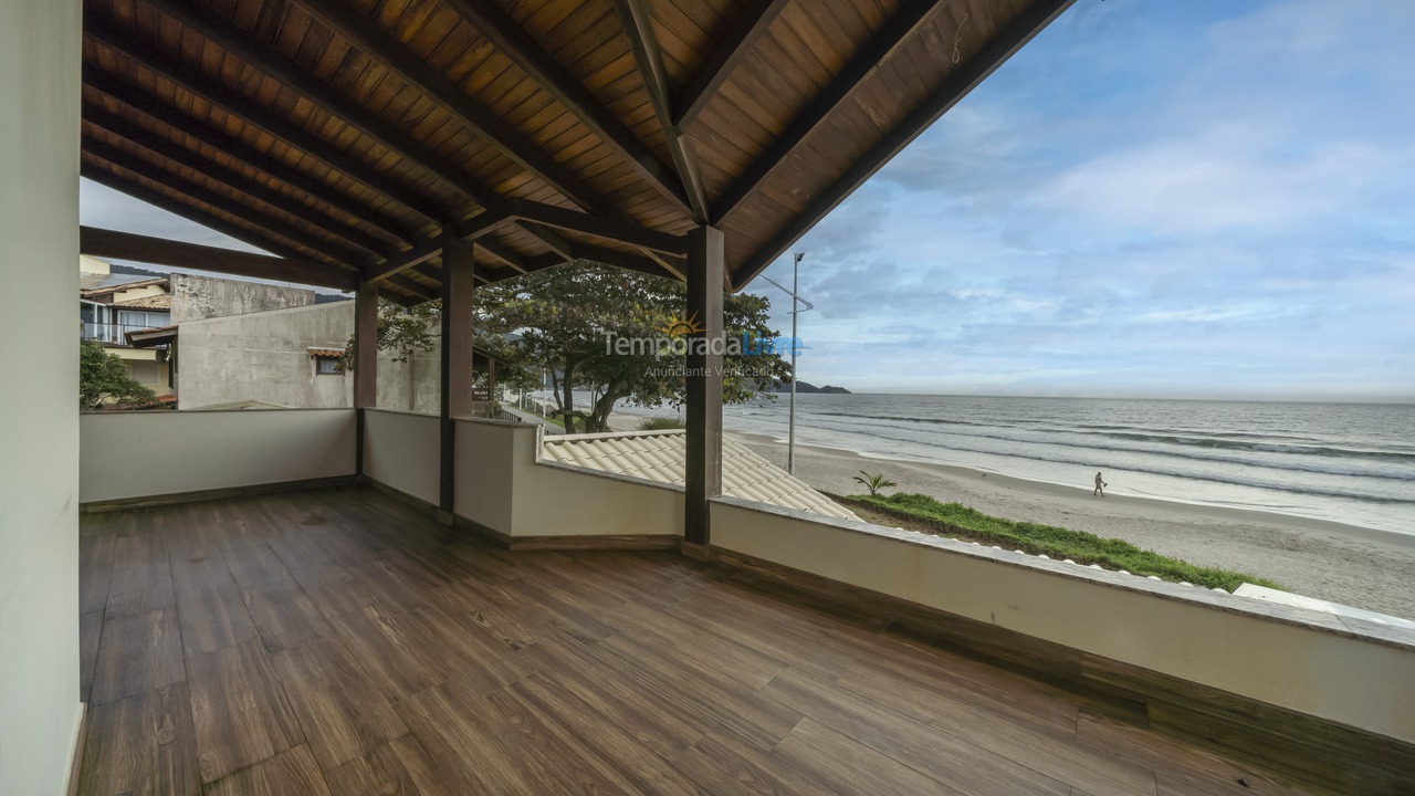 Casa para aluguel de temporada em Bombinhas (Praia de Bombas)