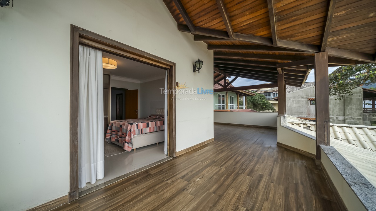 Casa para aluguel de temporada em Bombinhas (Praia de Bombas)