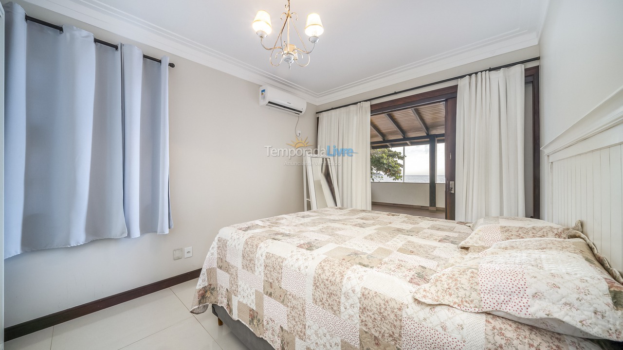 Casa para aluguel de temporada em Bombinhas (Praia de Bombas)