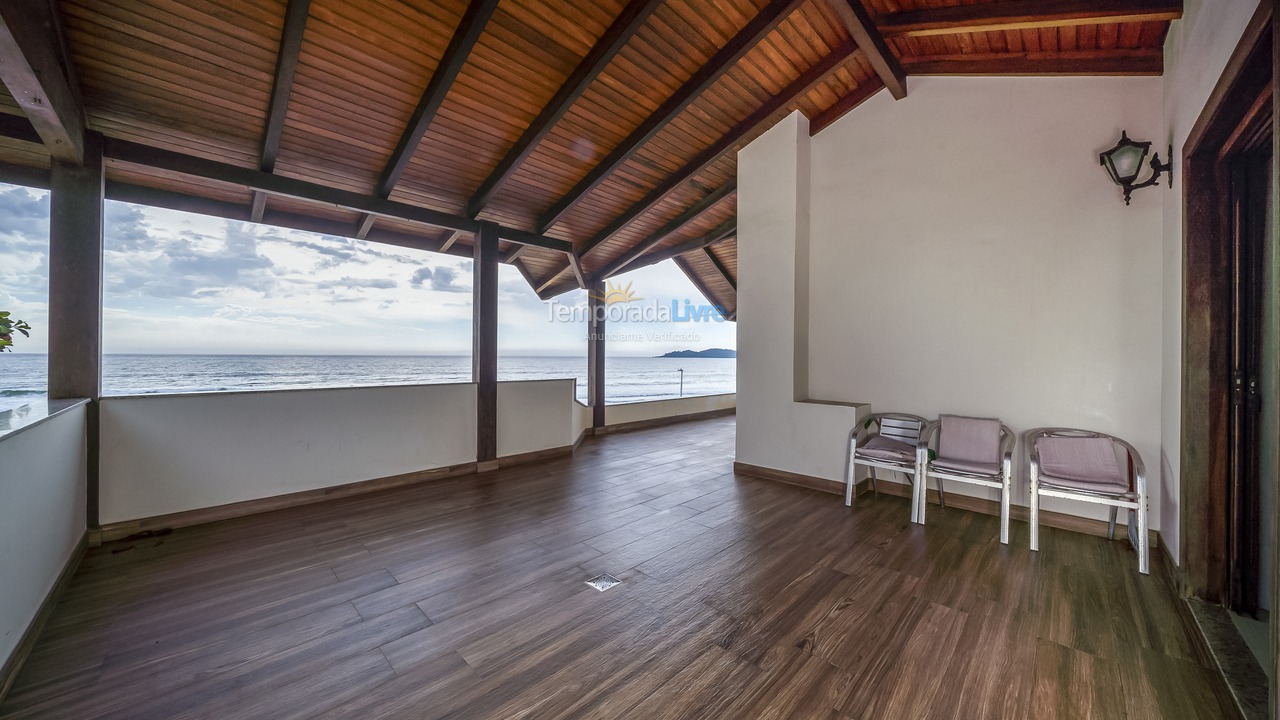 Casa para aluguel de temporada em Bombinhas (Praia de Bombas)