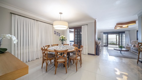Casa Beira Mar com 5 Quartos em Bombinhas - SC