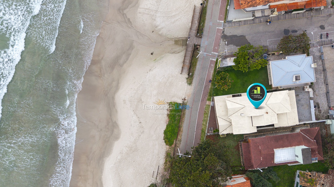 Casa para aluguel de temporada em Bombinhas (Praia de Bombas)