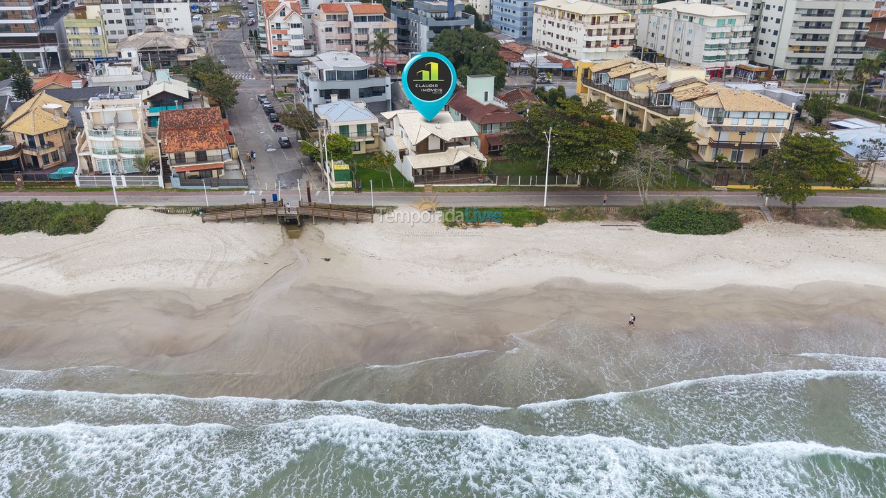 Casa para aluguel de temporada em Bombinhas (Praia de Bombas)