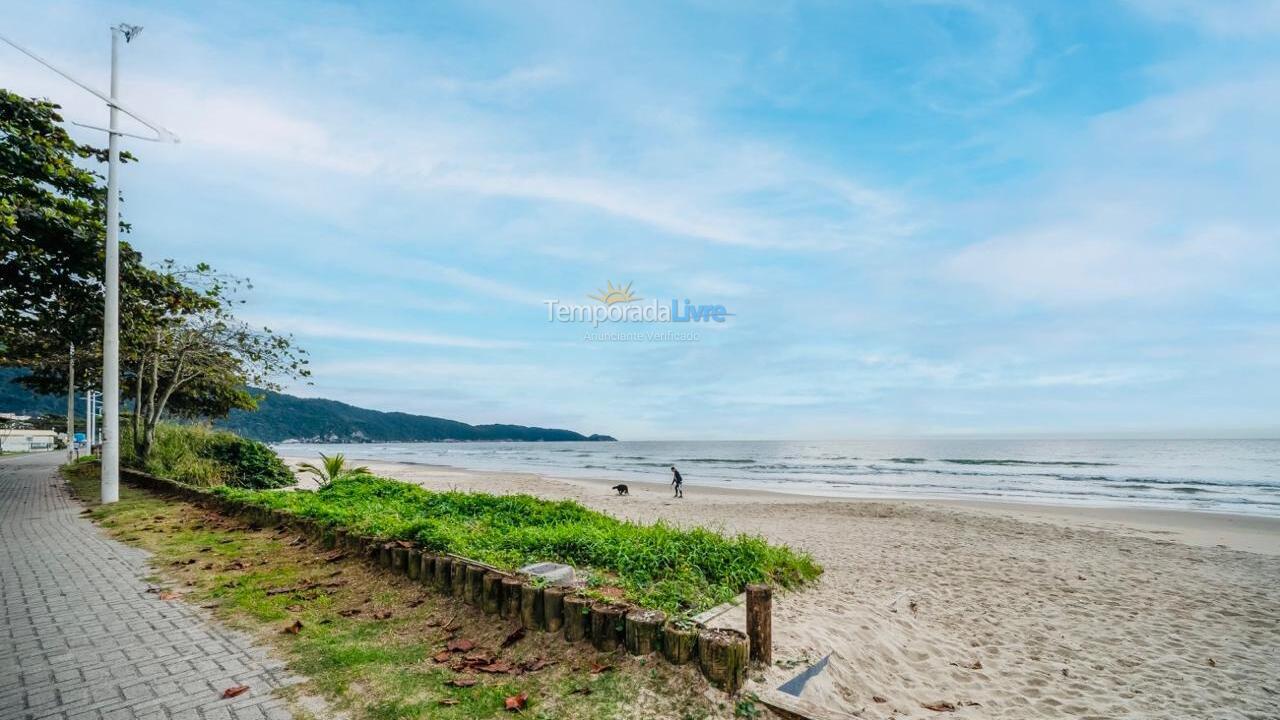Casa para aluguel de temporada em Bombinhas (Praia de Bombas)