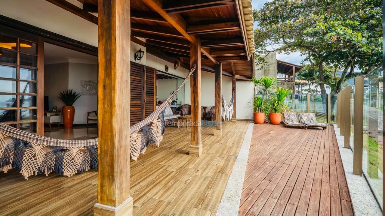 Casa para aluguel de temporada em Bombinhas (Praia de Bombas)