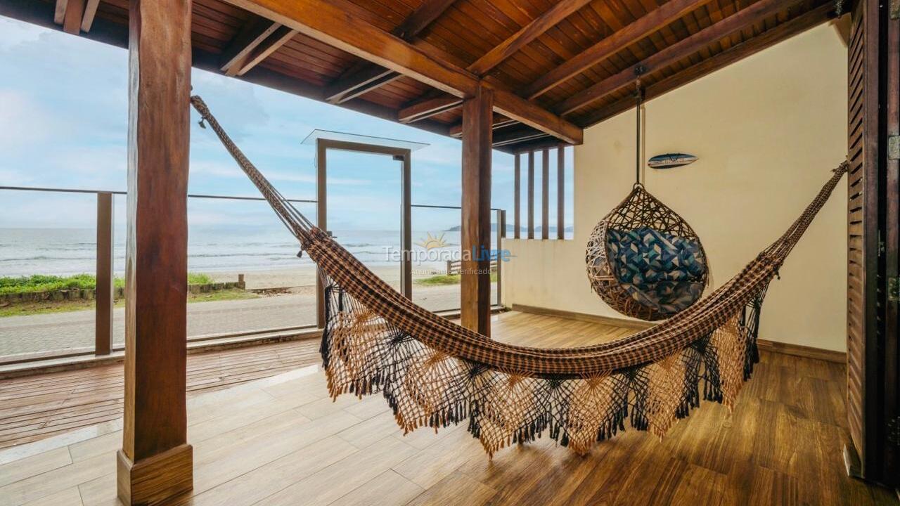 Casa para aluguel de temporada em Bombinhas (Praia de Bombas)