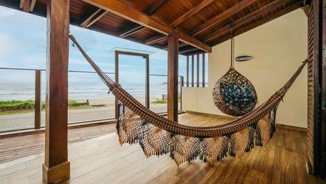 Casa Beira Mar com 5 Quartos em Bombinhas - SC