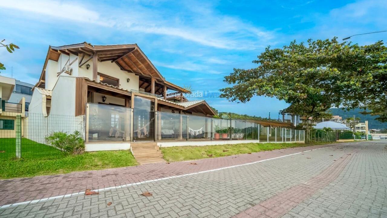 Casa para aluguel de temporada em Bombinhas (Praia de Bombas)