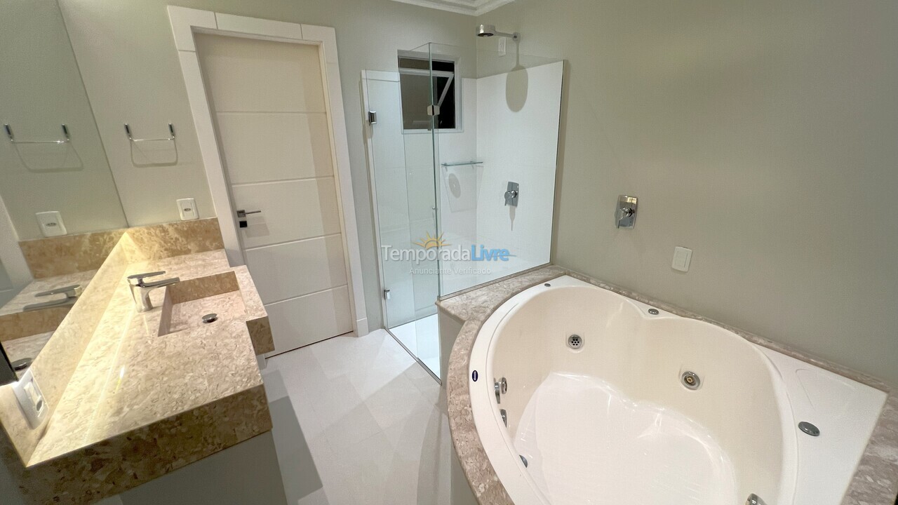 Apartment for vacation rental in Itapema (Centro)