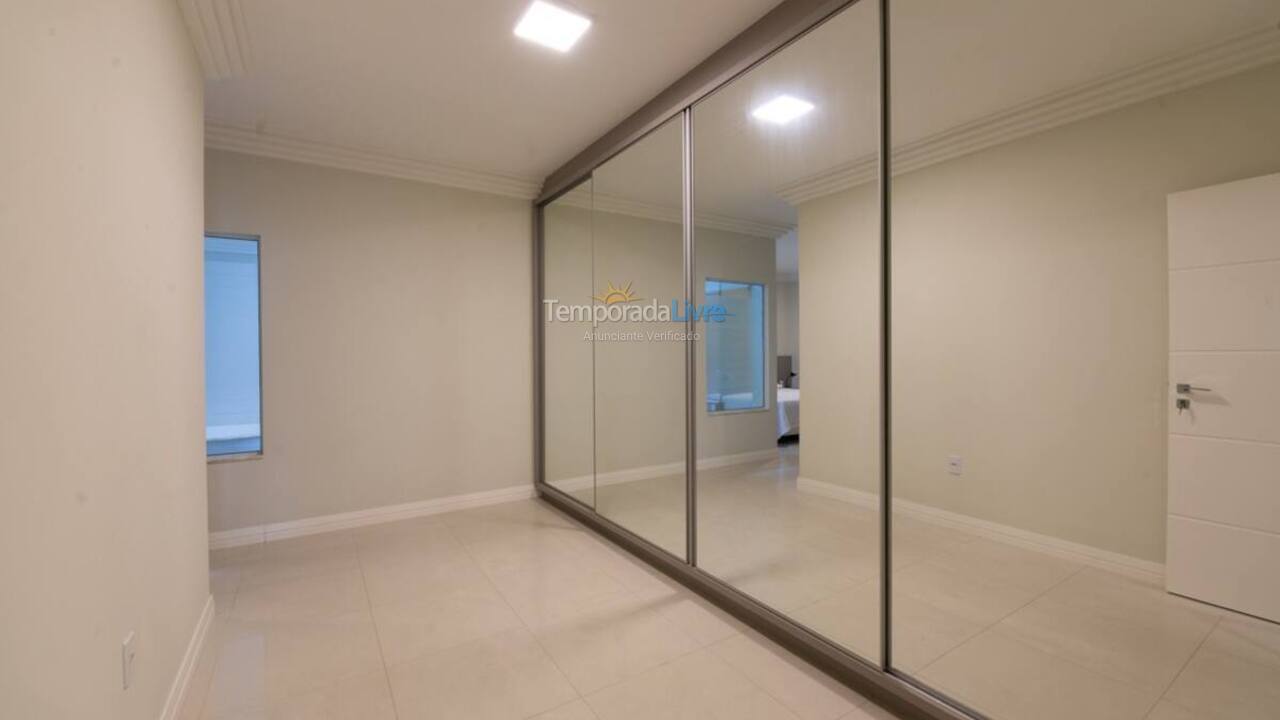 Apartamento para aluguel de temporada em Itapema (Centro)