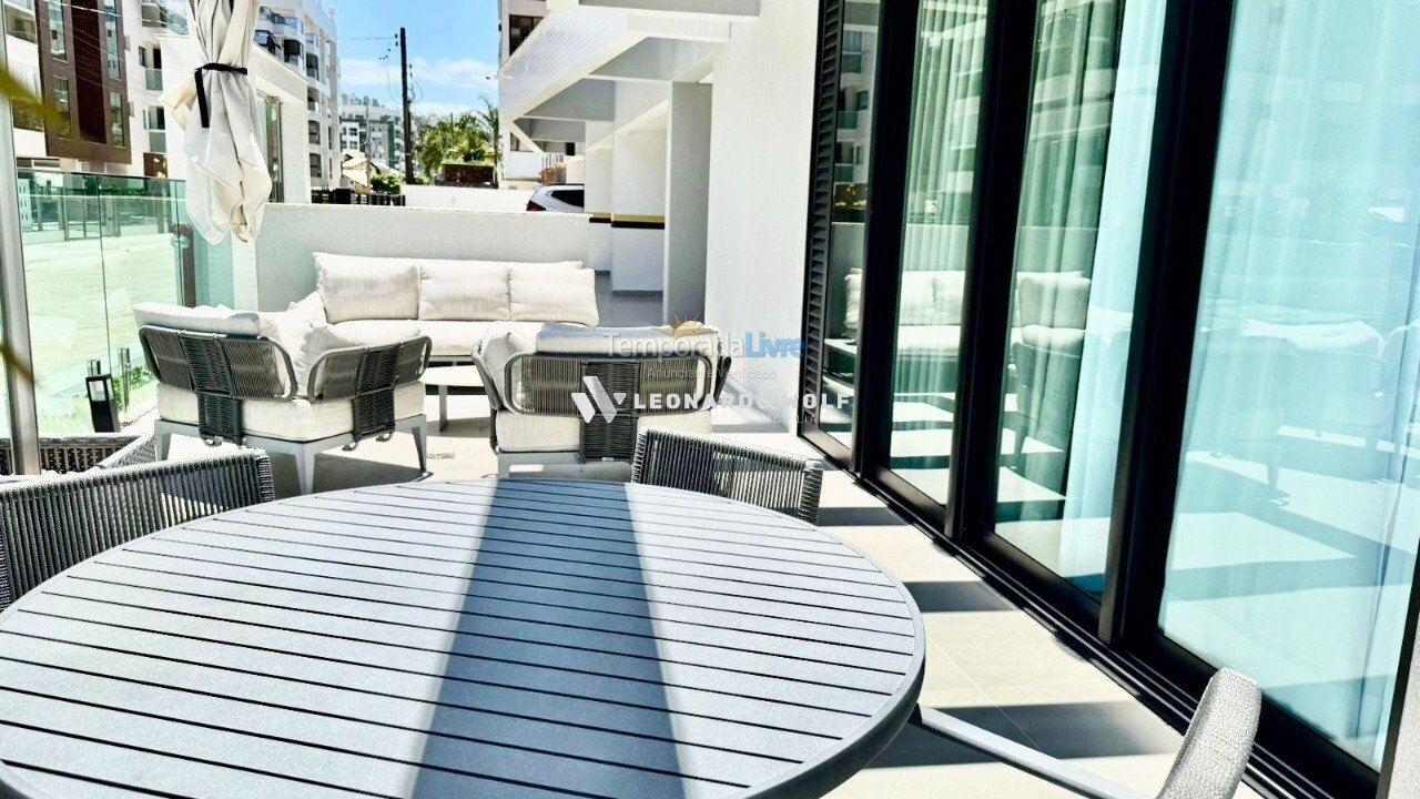 Apartamento para aluguel de temporada em Governador Celso Ramos (Praia de Palmas)