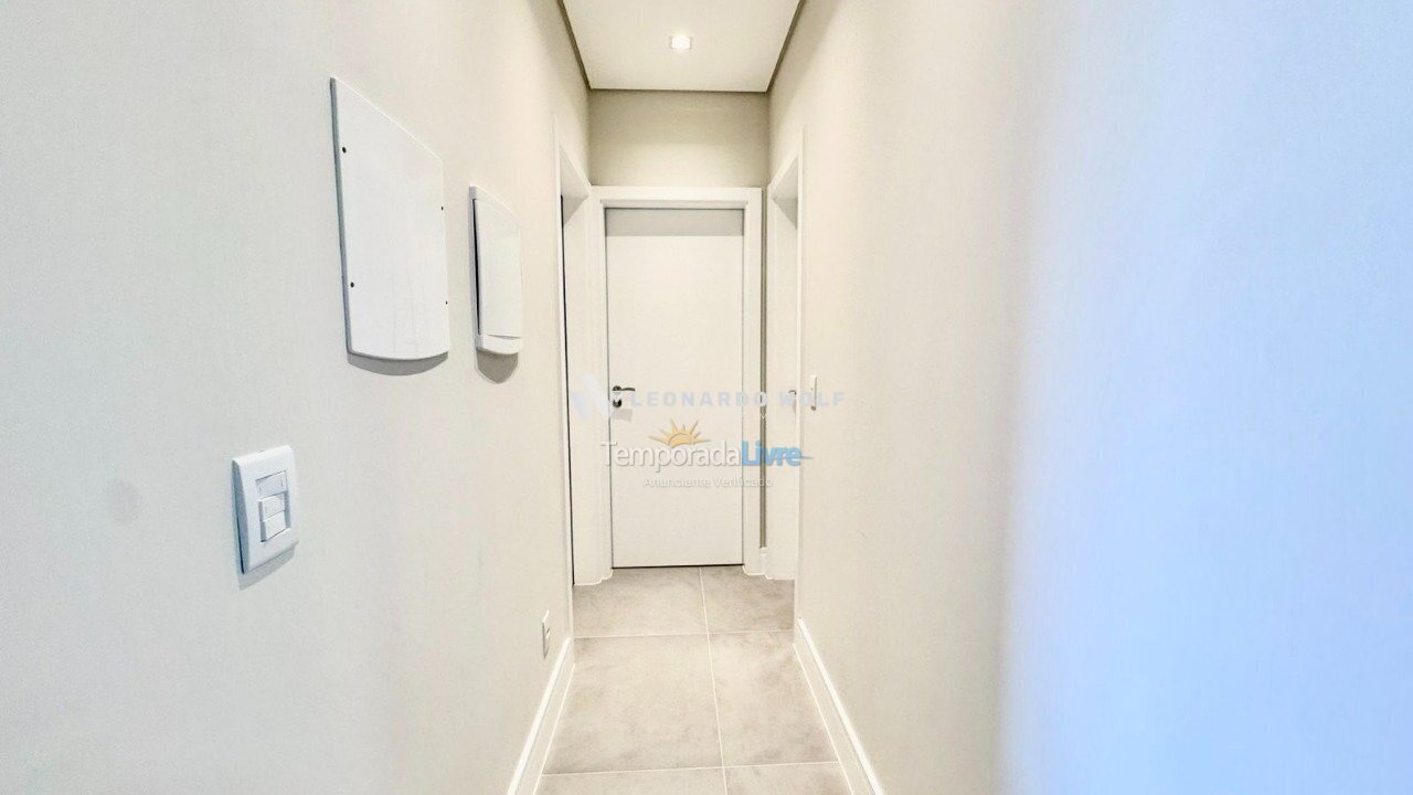 Apartamento para aluguel de temporada em Governador Celso Ramos (Praia de Palmas)