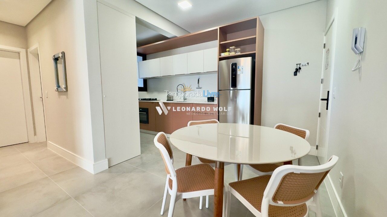 Apartamento para aluguel de temporada em Governador Celso Ramos (Praia de Palmas)