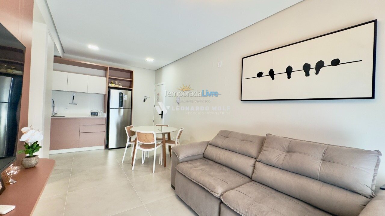 Apartamento para aluguel de temporada em Governador Celso Ramos (Praia de Palmas)