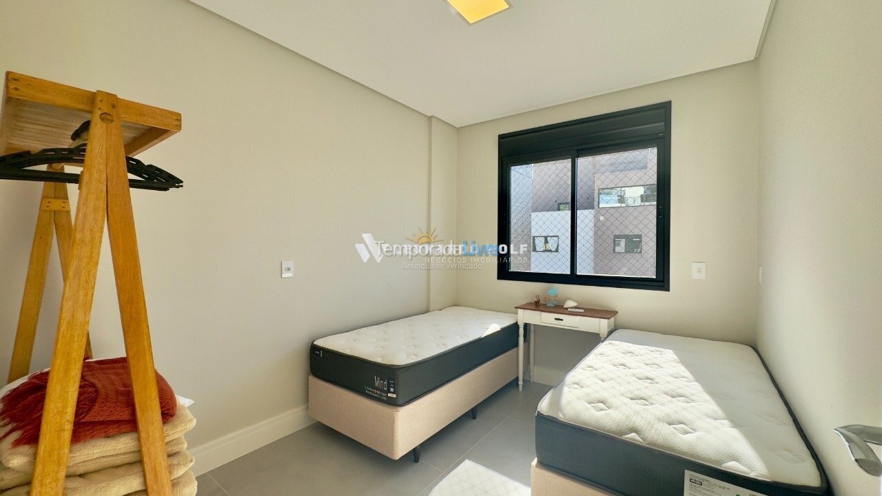 Apartamento para aluguel de temporada em Governador Celso Ramos (Praia de Palmas)