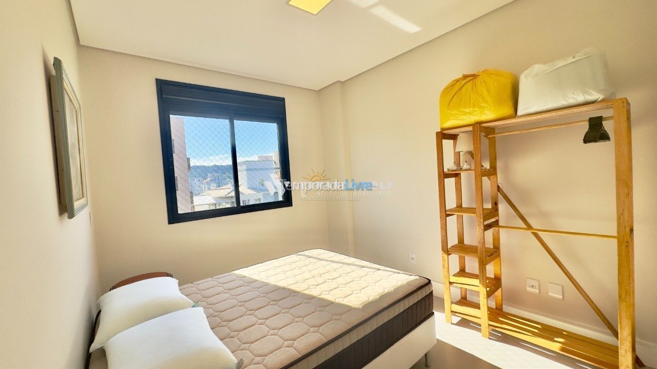 Apartamento para aluguel de temporada em Governador Celso Ramos (Praia de Palmas)