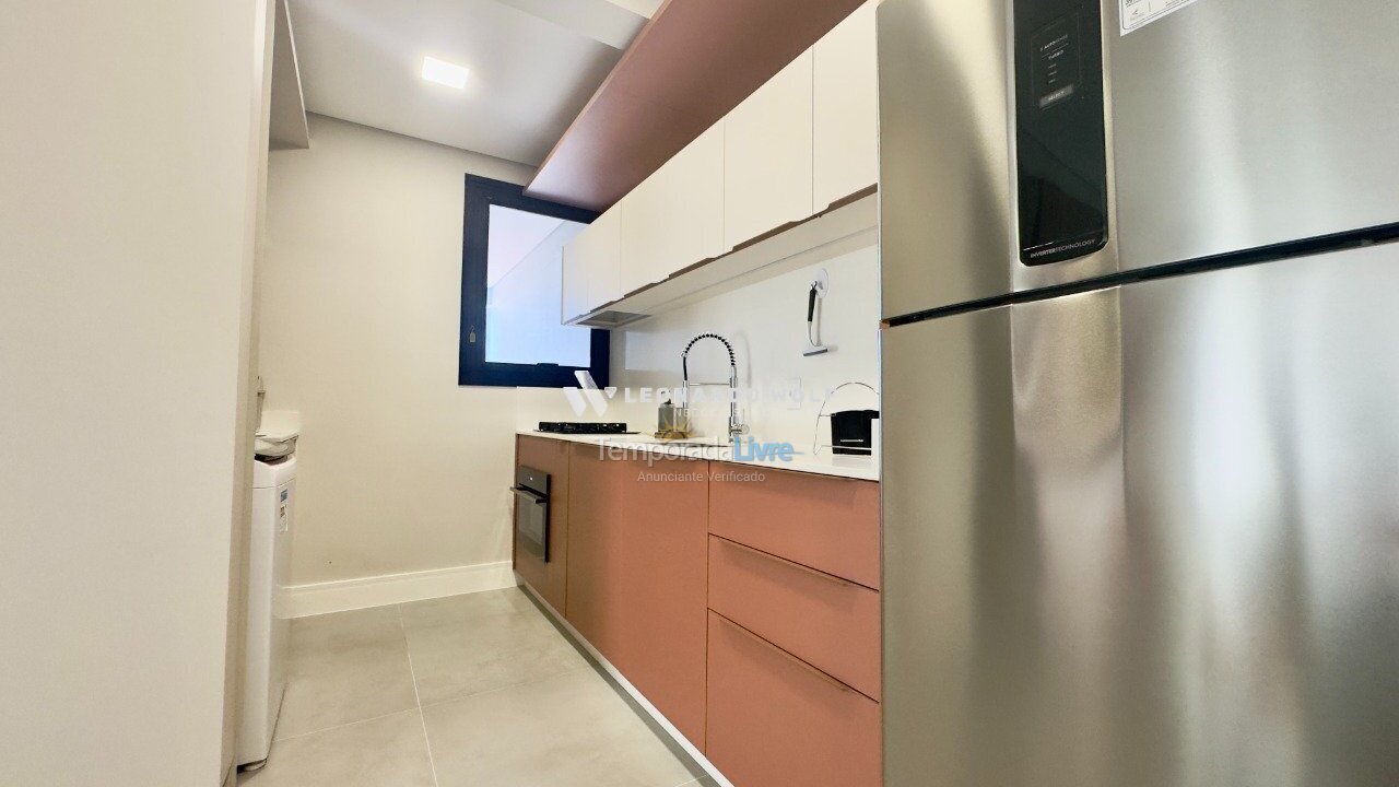 Apartamento para aluguel de temporada em Governador Celso Ramos (Praia de Palmas)