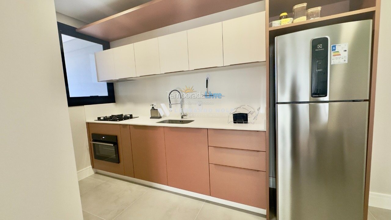 Apartamento para aluguel de temporada em Governador Celso Ramos (Praia de Palmas)