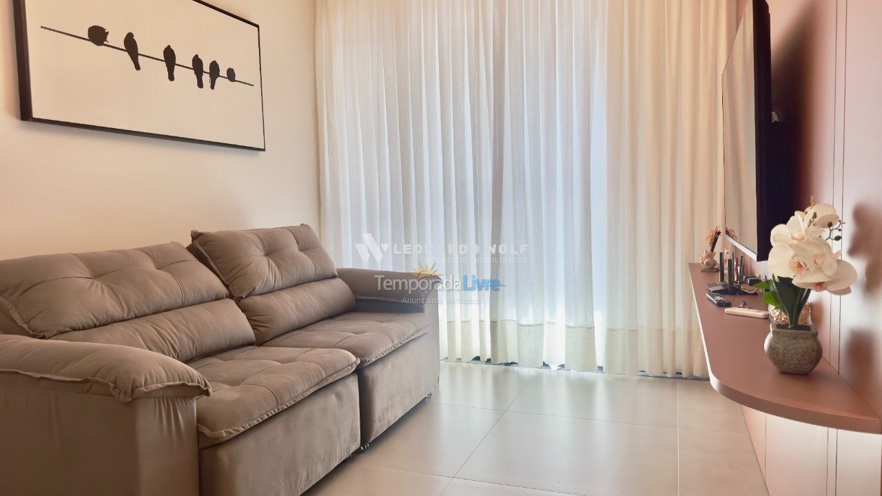 Apartamento para aluguel de temporada em Governador Celso Ramos (Praia de Palmas)
