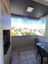 Amplo apartamento com vista para o mar