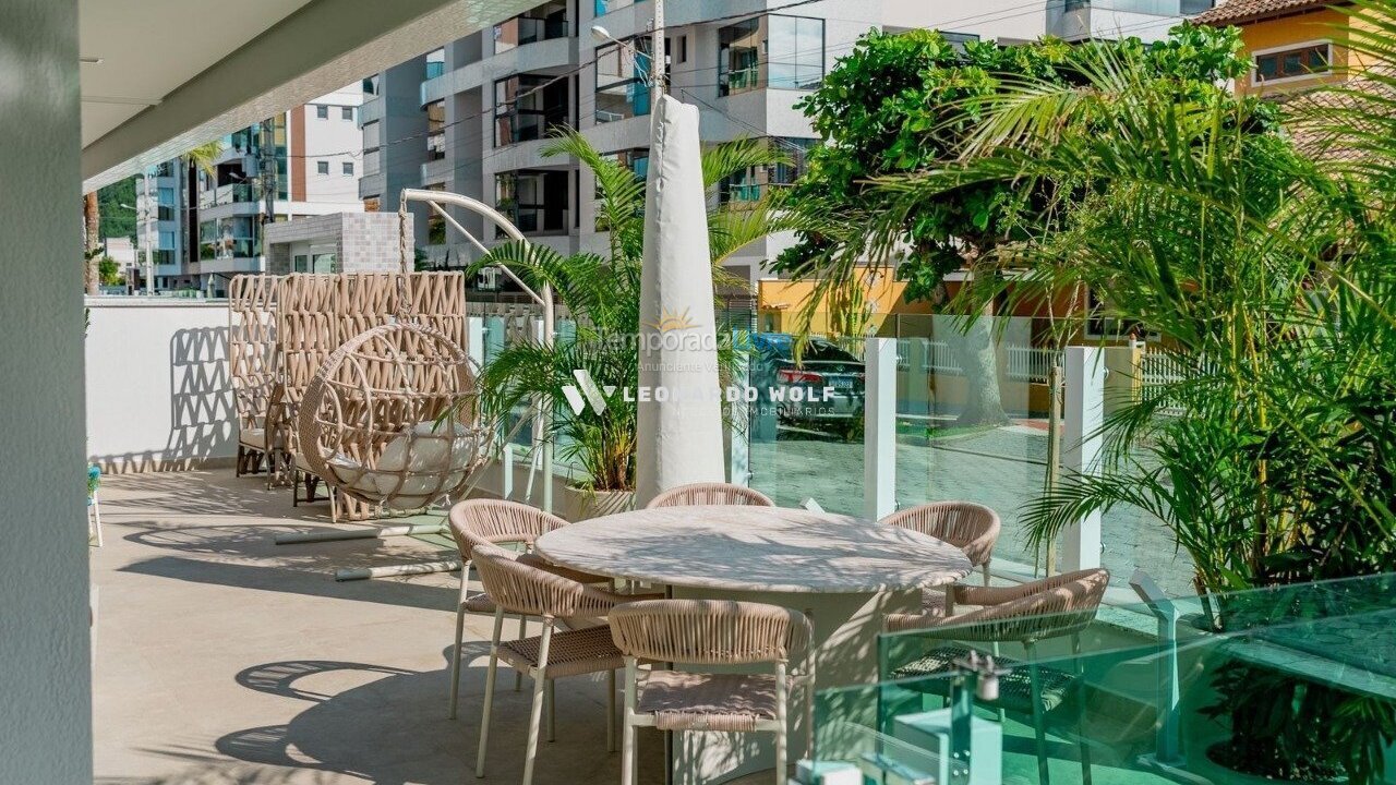 Apartamento para aluguel de temporada em Governador Celso Ramos (Praia de Palmas)
